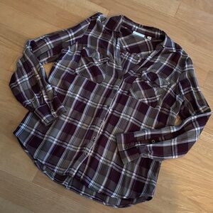 New York & Co med button down V-neck plaid top with pockets